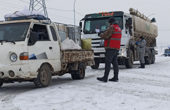 Нийтийн эзэмшлийн зам талбайд 285 тонн давс, тусгай зориулалтын бодис цацжээ