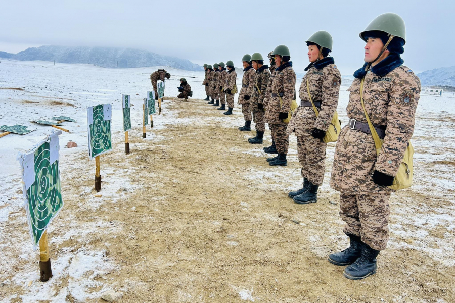 Цэцэн буугаа мөрлөсөн цэрэг эрс анхны буудлагын дасгалаа гүйцэтгэв